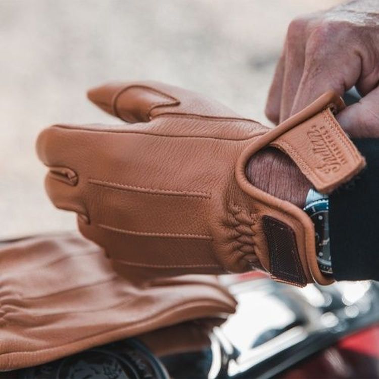 Indian Motorcycle deerskin strap gloves - tan